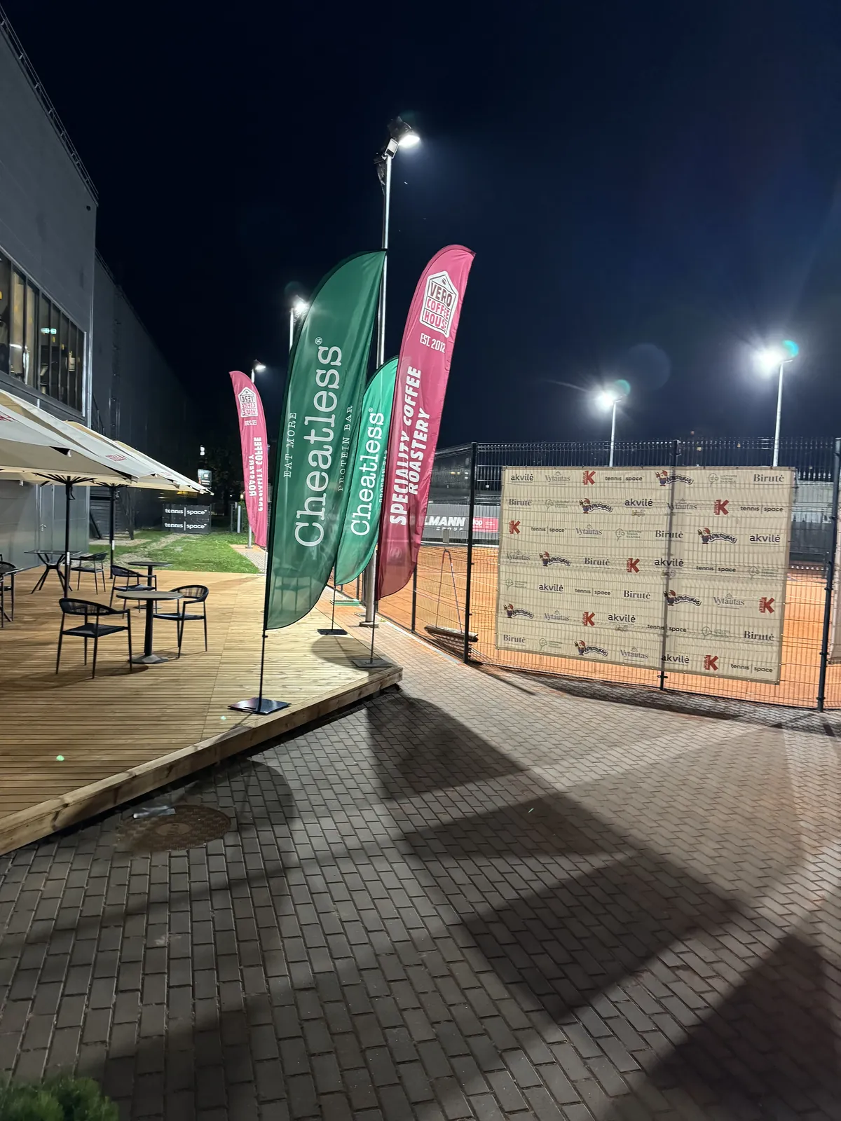 Cheatless flags by a tennis court
